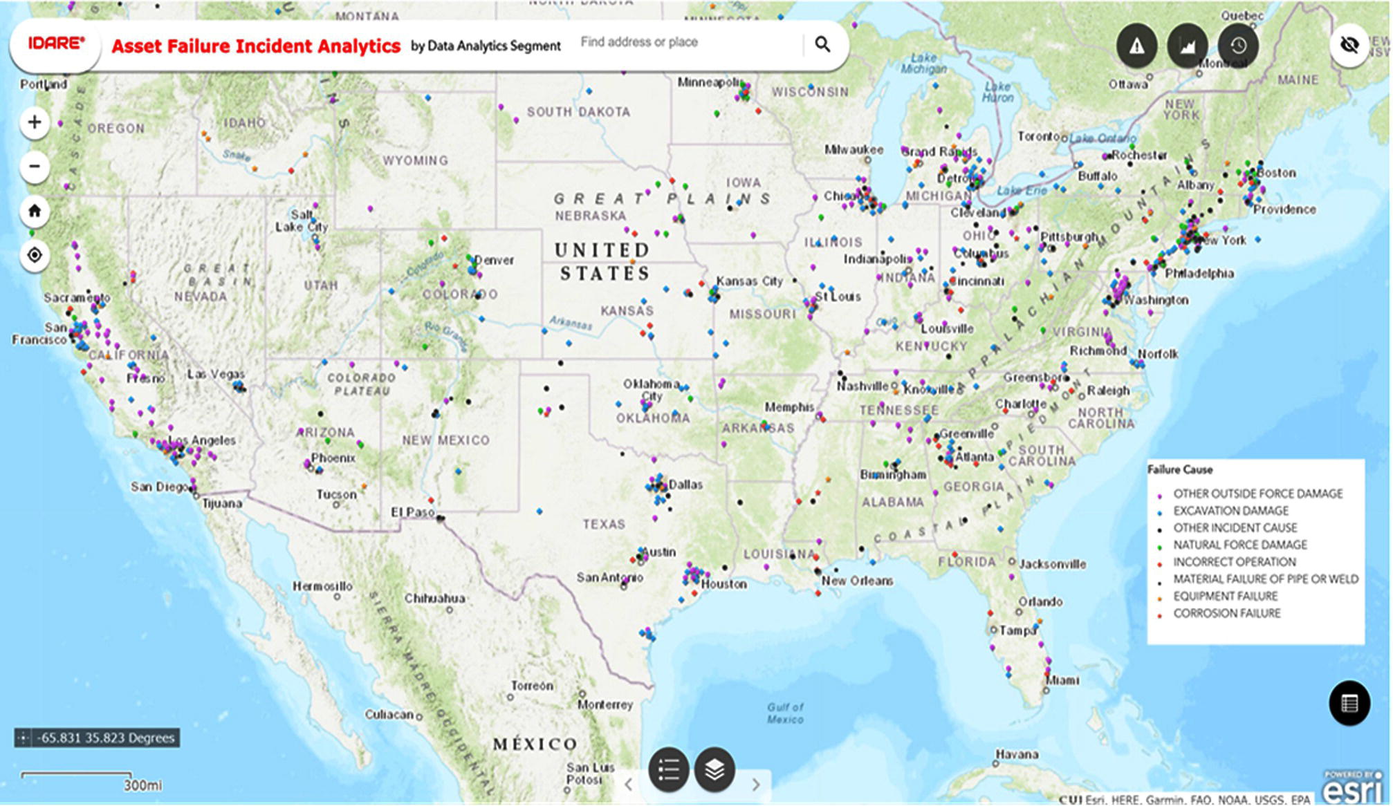 A map of the united states shows various asset failure incidents across the country, marked by dots. States and major cities are labeled. A legend indicates failure causes such as damage, overload, and corrosion. A scale bar at the bottom left reads 300 kilometers.